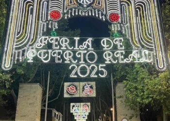 Probando el alumbrado de la Feria 2025 / FOTO: Ayto.