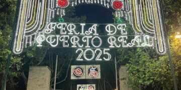 Probando el alumbrado de la Feria 2025 / FOTO: Ayto.