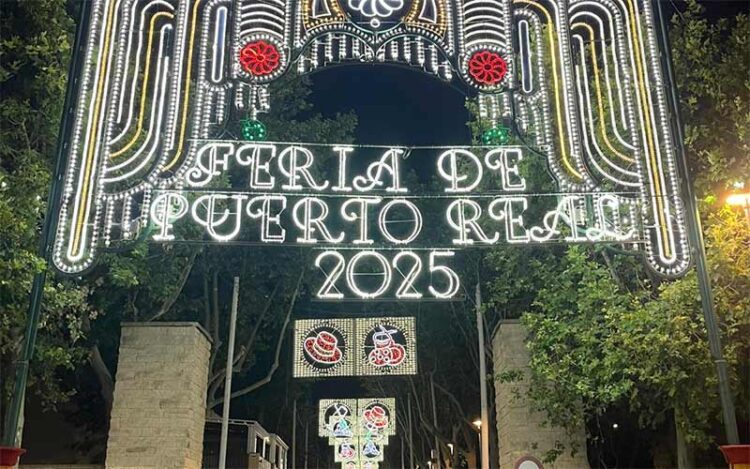 Probando el alumbrado de la Feria 2025 / FOTO: Ayto.