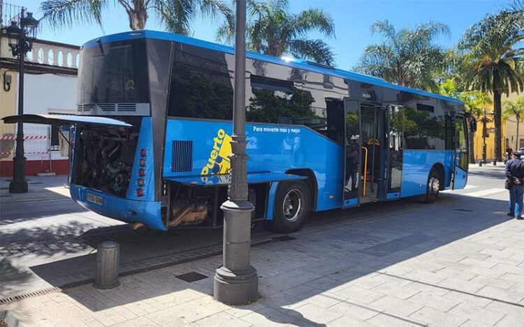 Vehículo averiado en pleno centro el pasado abril / FOTO: PSOE