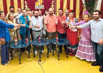 Beardo y sus concejales brindando en la reciente Feria / FOTO: Ayto.