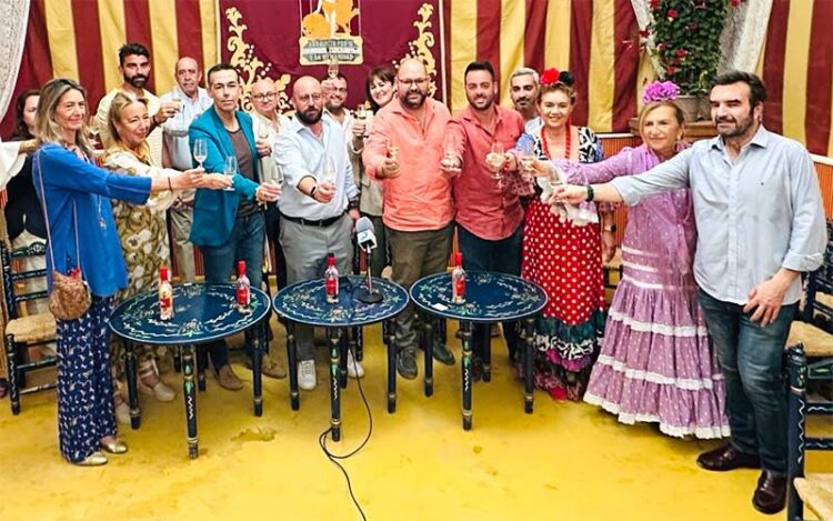 Beardo y sus concejales brindando en la reciente Feria / FOTO: Ayto.