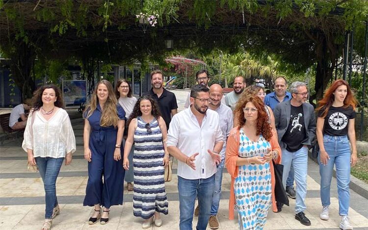 Integrantes de ambas listas juntos por Canalejas, en Cádiz / FOTO: IU