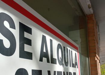 Cartel de 'Se alquila' en Jerez / FOTO: DBC