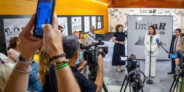 Apertura de la muestra ante la prensa / FOTO: Ayto.