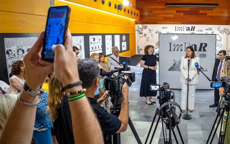 Apertura de la muestra ante la prensa / FOTO: Ayto.