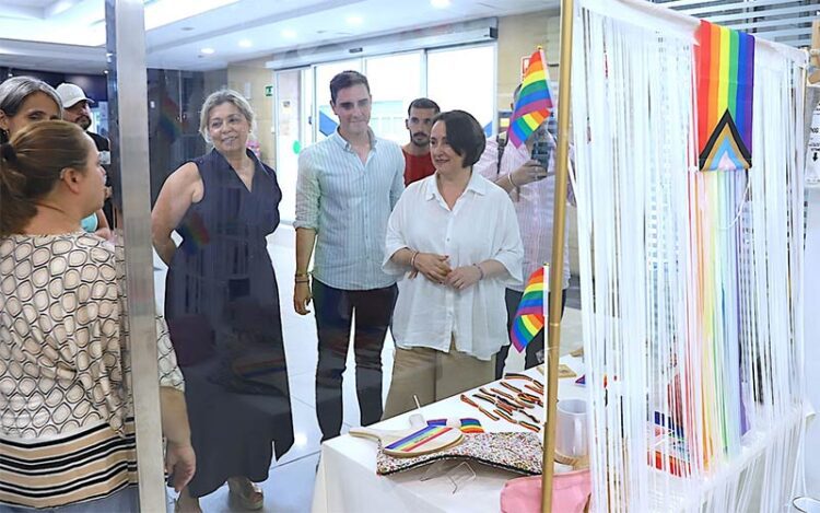 Diferentes establecimientos se adhieren estos días a 'Comercio Orgulloso' / FOTO: Ayto.