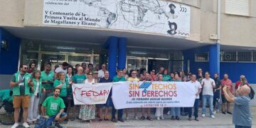 Protesta a las puertas del instituto / FOTO: Ustea