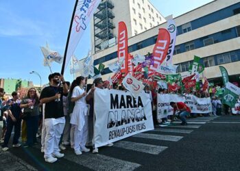 Cortando el tráfico en la avenida durante la protesta / FOTO: Eulogio García