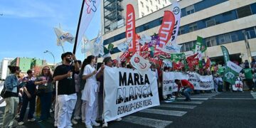 Cortando el tráfico en la avenida durante la protesta / FOTO: Eulogio García