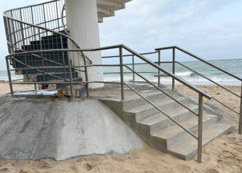 Barandillas y bajada de hormigón, tras las últimas obras / FOTO: Ayto.