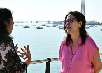 La diputada nacional charla con la prensa con vistas a la Bahía / FOTO: Eulogio García