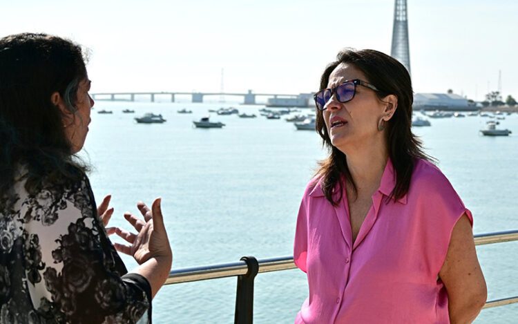 La diputada nacional charla con la prensa con vistas a la Bahía / FOTO: Eulogio García
