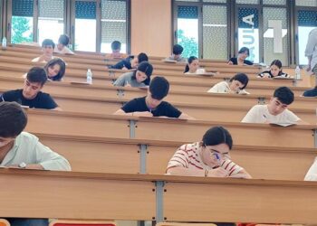 Concentrados en pleno examen / FOTO: UCA