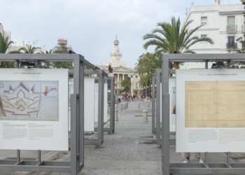 La muestra se compone de una docena de paneles / FOTO: Eulogio García