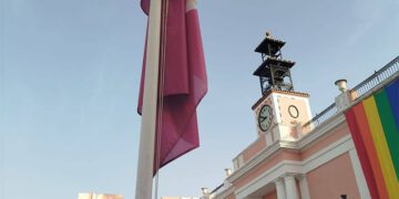 La fachada del Consistorio luce estos días la bandera arcoíris / FOTO: Ayto.