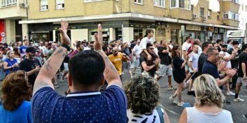 Aplausos a los huelguistas / FOTO: Eulogio García
