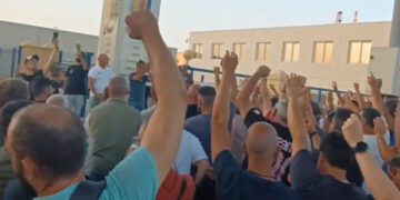 Cientos de trabajadores en la asamblea promovida por CGT y CTM / FOTO: @TeresaRodr_