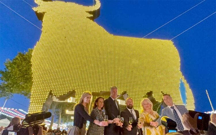 Brindando en la inauguración de la feria / FOTO: Ayto.