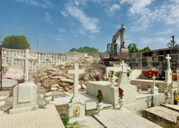 Las máquinas ya trabajan en el camposanto / FOTO: Ayto.