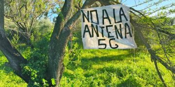 Pancarta rechazando más antenas de telefonía / FOTO: AVV La Coquina