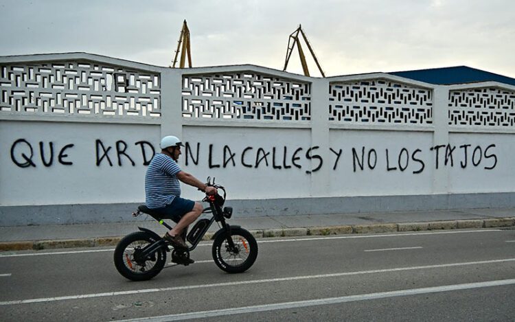 Pintada de los últimos días en Navantia Cádiz / FOTO: Eulogio García