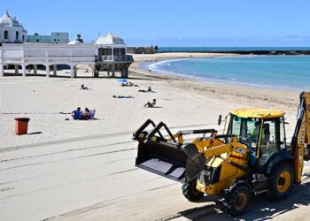 El CAS en plena playa de La Caleta / FOTO: Eulogio García