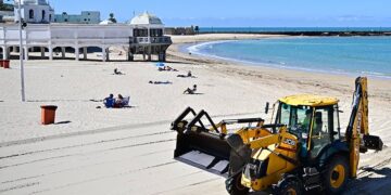 El CAS en plena playa de La Caleta / FOTO: Eulogio García