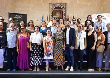 Presentando los carteles de los dos ciclos estivales / FOTO: Ayto.