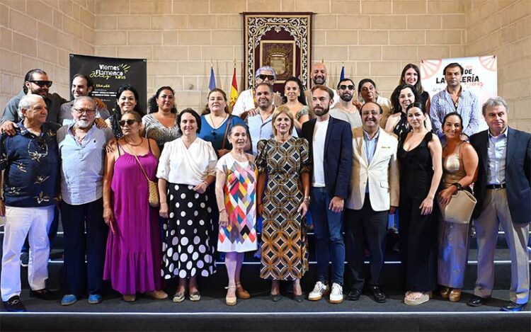 Presentando los carteles de los dos ciclos estivales / FOTO: Ayto.