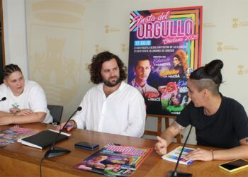 Presentando el cartel con Casanova como gran atractivo / FOTO: Ayto.