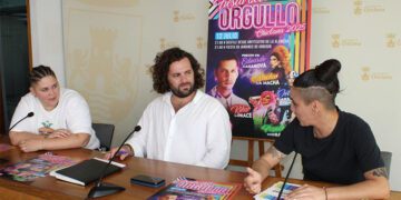 Presentando el cartel con Casanova como gran atractivo / FOTO: Ayto.