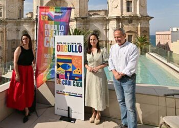 Presentando la ruta en la azotea del Hotel Olom / FOTO: Eulogio García