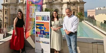 Presentando la ruta en la azotea del Hotel Olom / FOTO: Eulogio García