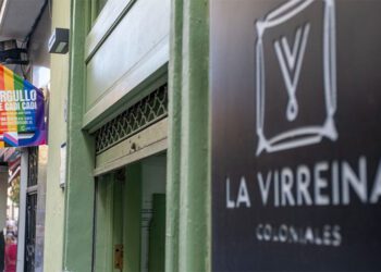 Uno de los establecimientos con el distintivo arcoíris / FOTO: Ayto.