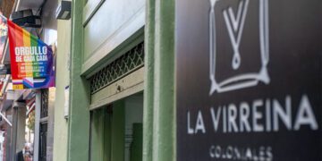 Uno de los establecimientos con el distintivo arcoíris / FOTO: Ayto.