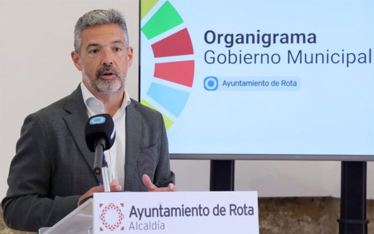 El alcalde anuncia los cambios en su Gobierno / FOTO: Ayto.