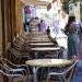 Terraza montada en Cádiz a la espera de clientes / FOTO: Eulogio García