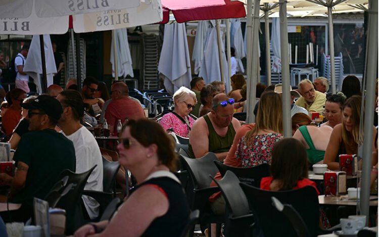 Terraza en hora punta / FOTO: Eulogio García