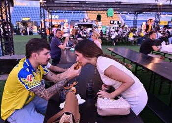 Una hamburguesa compartida sabe mejor / FOTO: Eulogio García