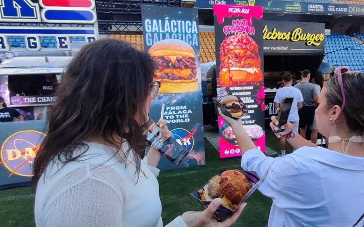 Comida, postureo y RRSS, de todo un poco / FOTO: Eulogio García