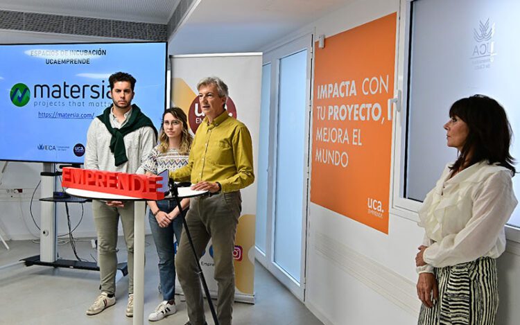 Un momento de la entrega de despachos / FOTO: Eulogio García