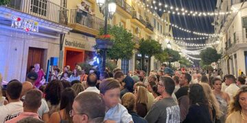 Ambiente en el centro de Chiclana durante la última Noche Mágica / FOTO: Ayto.