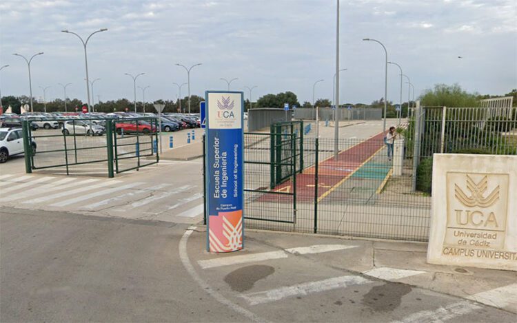 Entrada al aparcamiento de la ESI