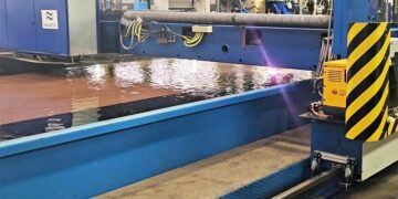 Un momento del corte de chapa de la segunda corbeta del programa / FOTO: Navantia