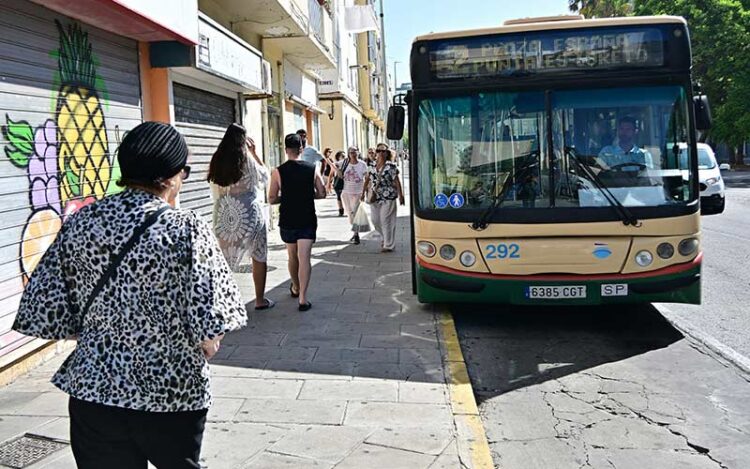 Los autobuses ya circularon el martes con normalidad con la huelga suspendida / FOTO: Eulogio García
