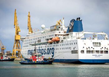 La normalidad parece volver a Navantia Cádiz con la entrada del Global Mercy / FOTO: Eulogio García