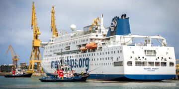 La normalidad parece volver a Navantia Cádiz con la entrada del Global Mercy / FOTO: Eulogio García