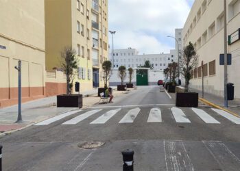 El tramo de calle cerrado al tráfico todavía / FOTO: Eulogio García