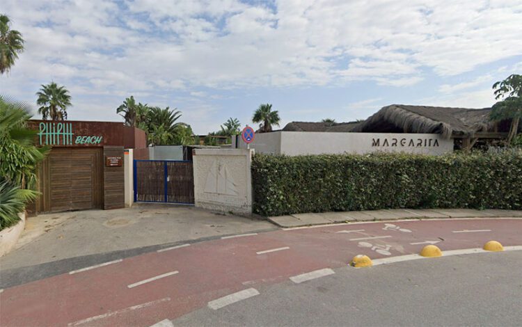 Dos de los tres chiringuitos señalados